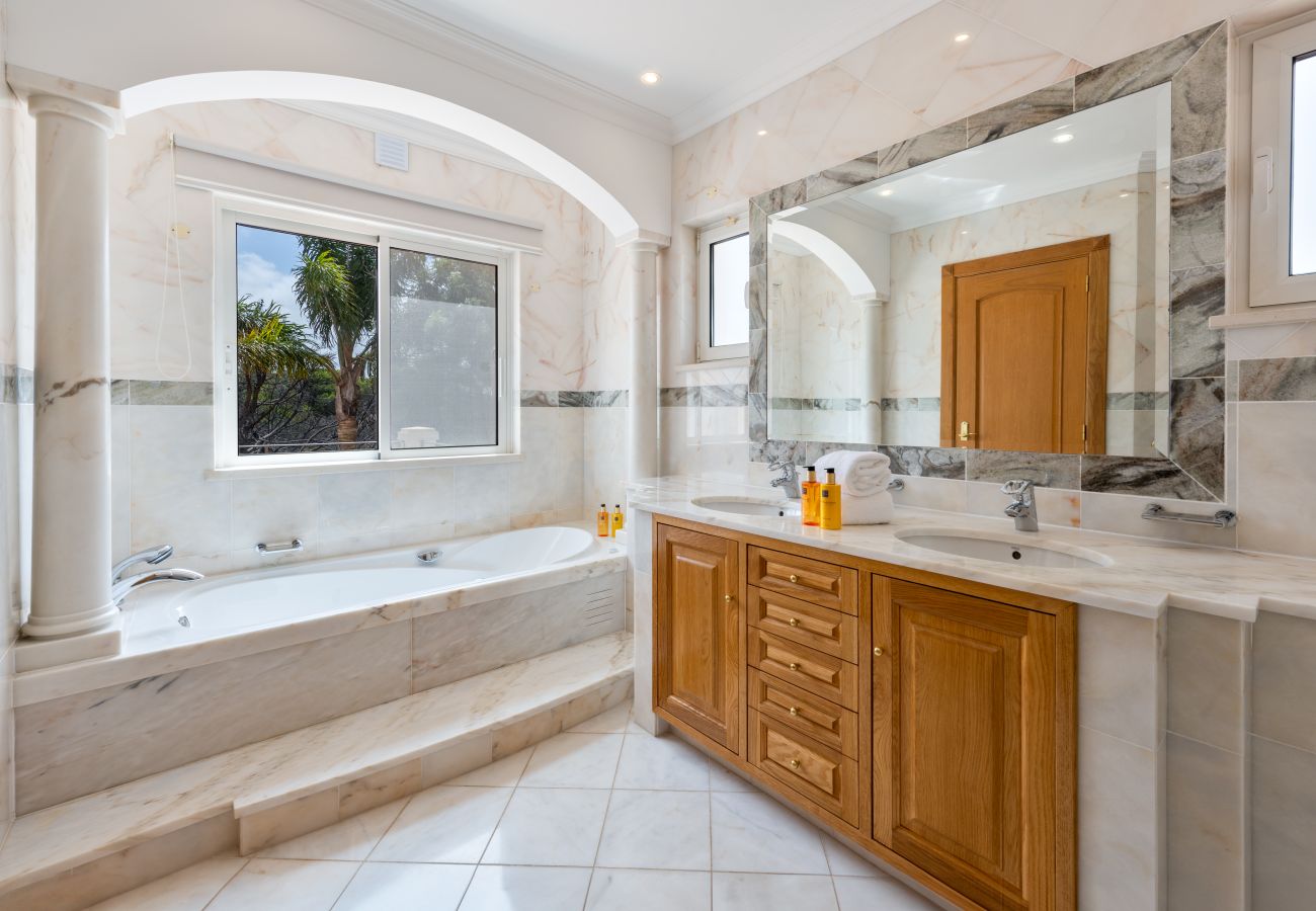 Villa in Quinta do Lago - Villa Tropical AN013