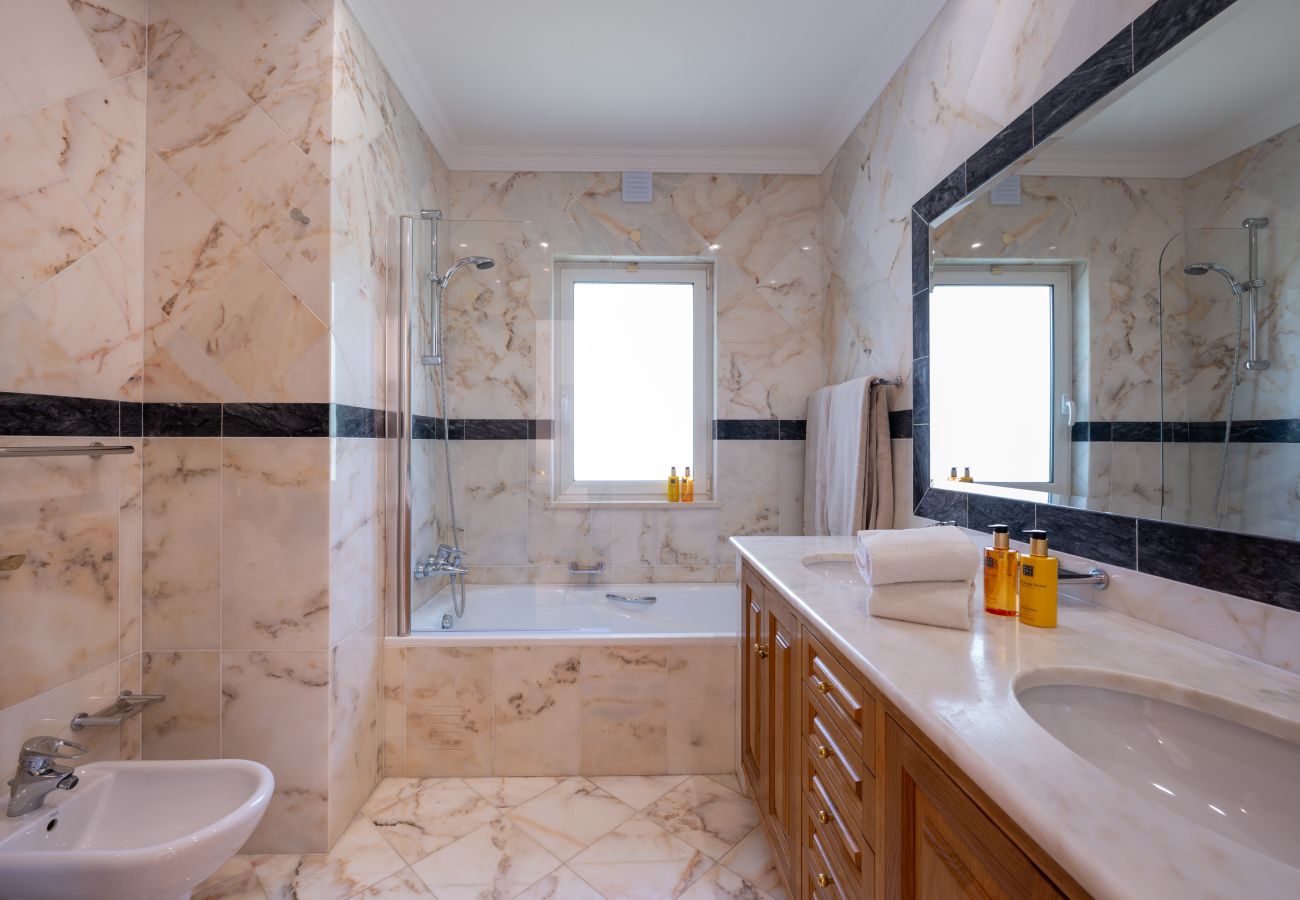 Villa in Quinta do Lago - Villa Tropical AN013